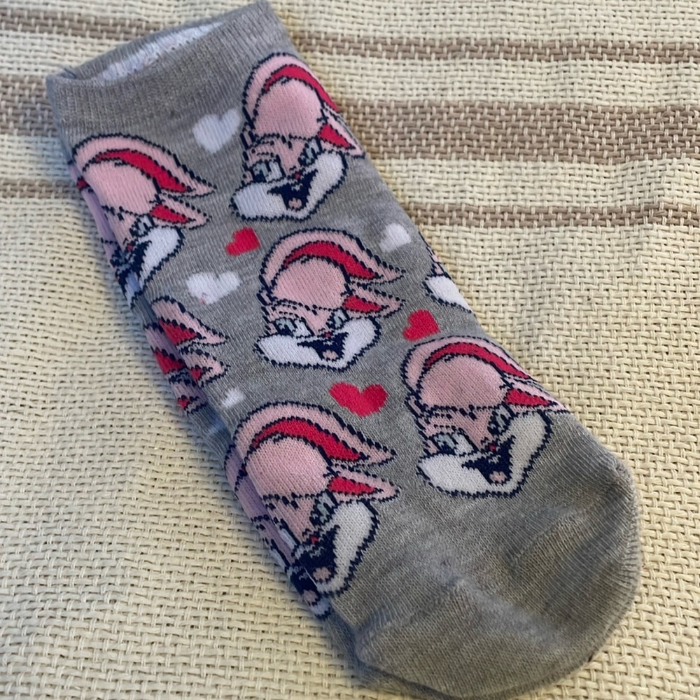 NWOT Lola Rabbit Heart Socks